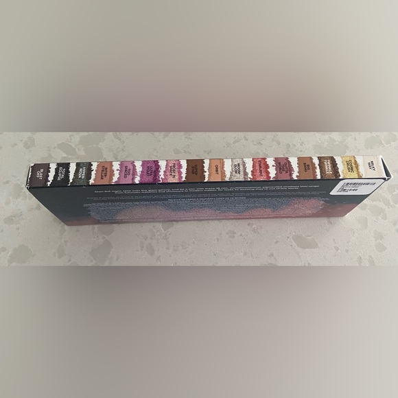Too Faced Limited Edition-Cosmic Crush- Out Of This World Eye Shadow Palette New - Picture 3 of 3